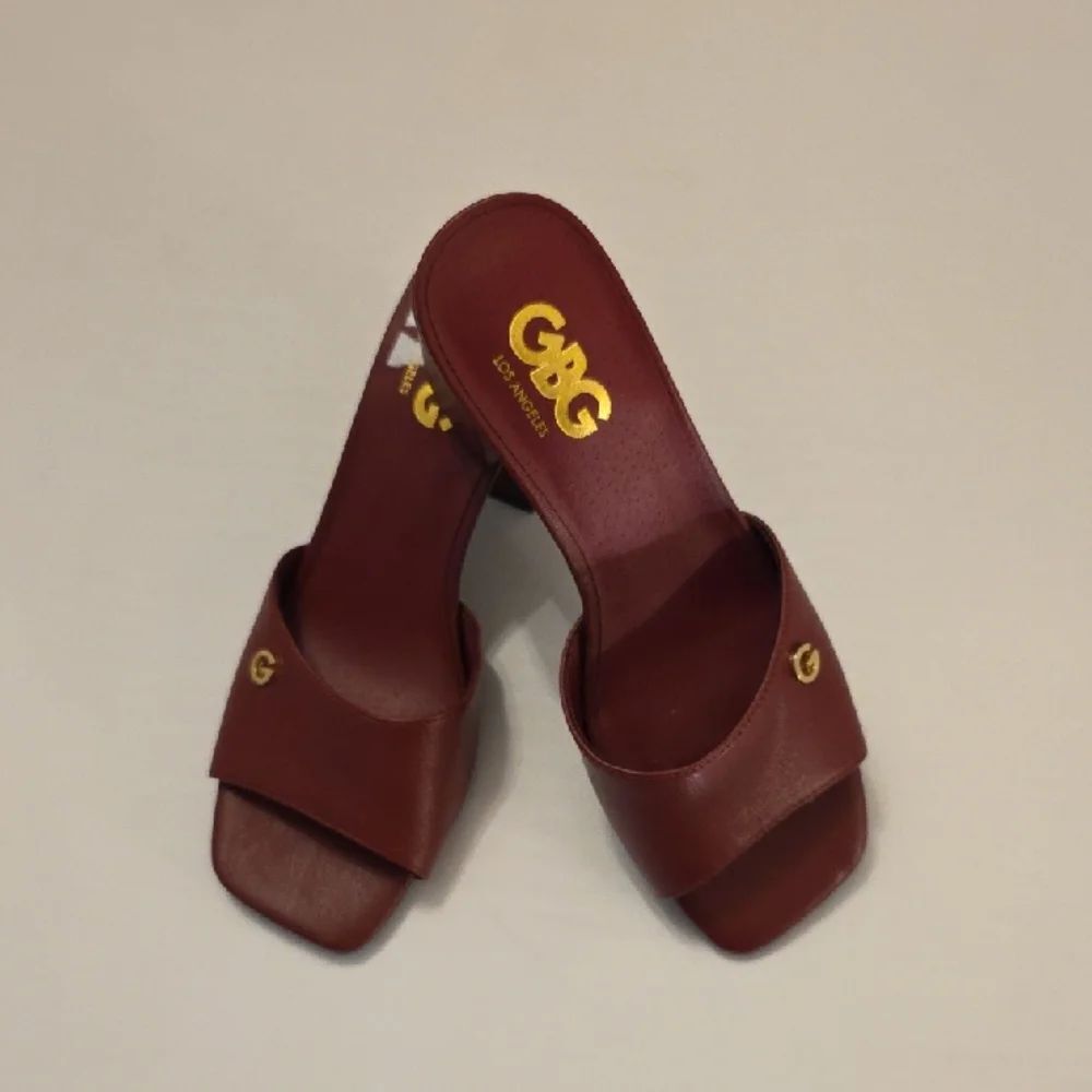 BRAND NEW GBG LOS ANGELES BLOCK-HEEL MULE SANDALS